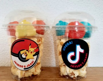 Doorzichtige beker met spekbollen middel