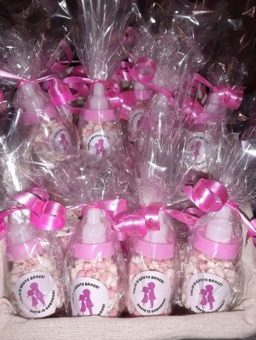 Geboorteflesjes roze