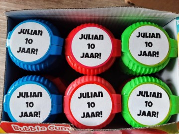 Kauwgom op rol met sticker