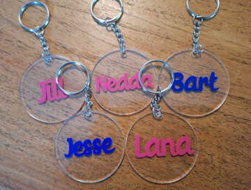 Sleutelhangers rond met naam traktatie