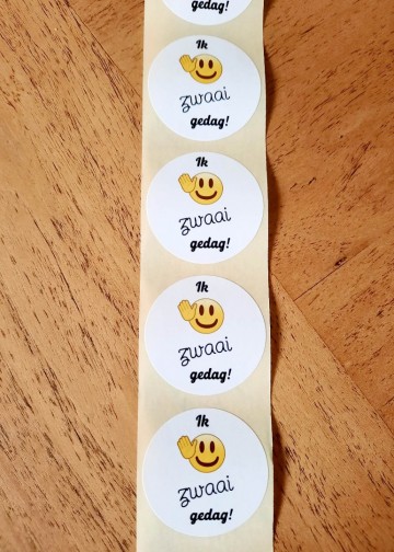 Sticker ik zwaai gedag  emoticon